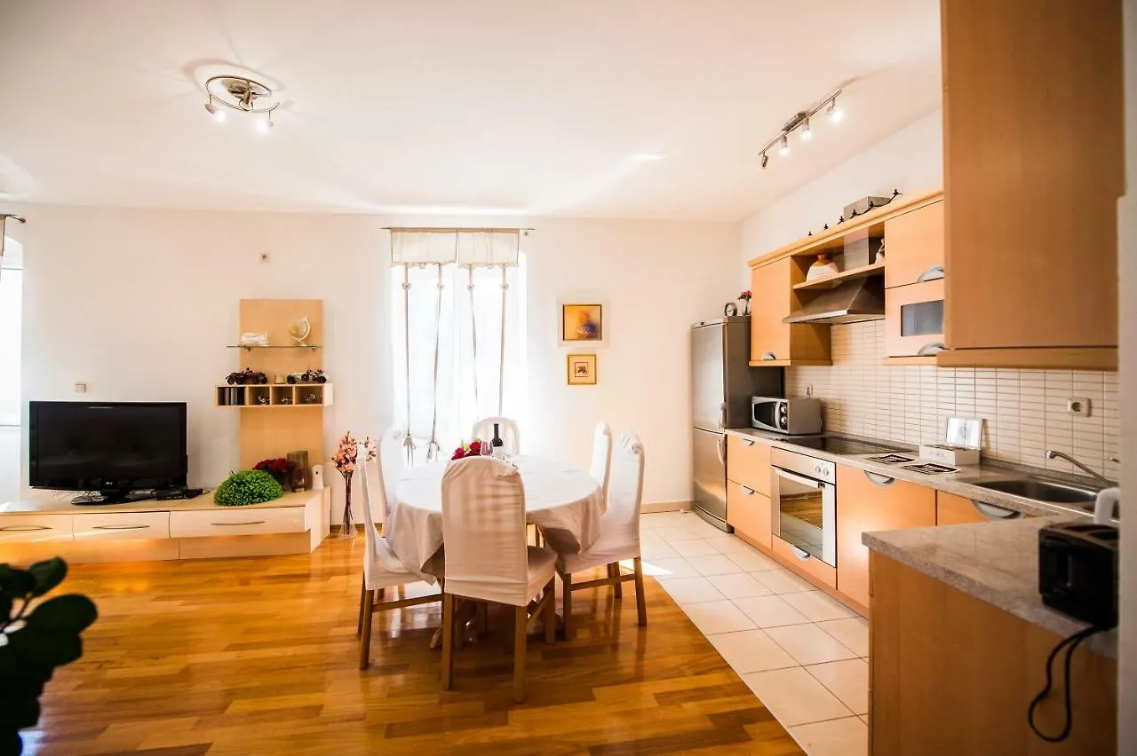 Split Beach Lux Apartment 0*,