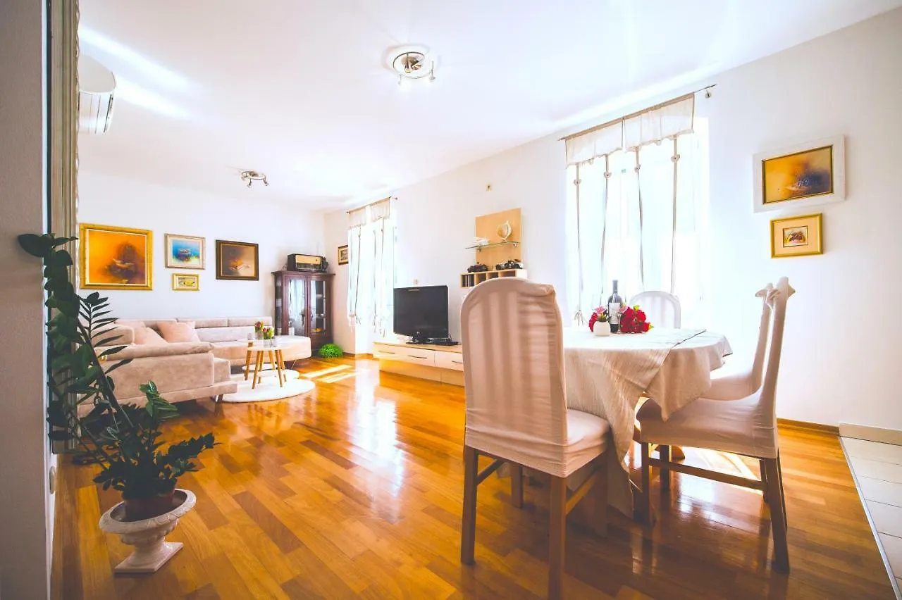 Split Beach Lux Apartment